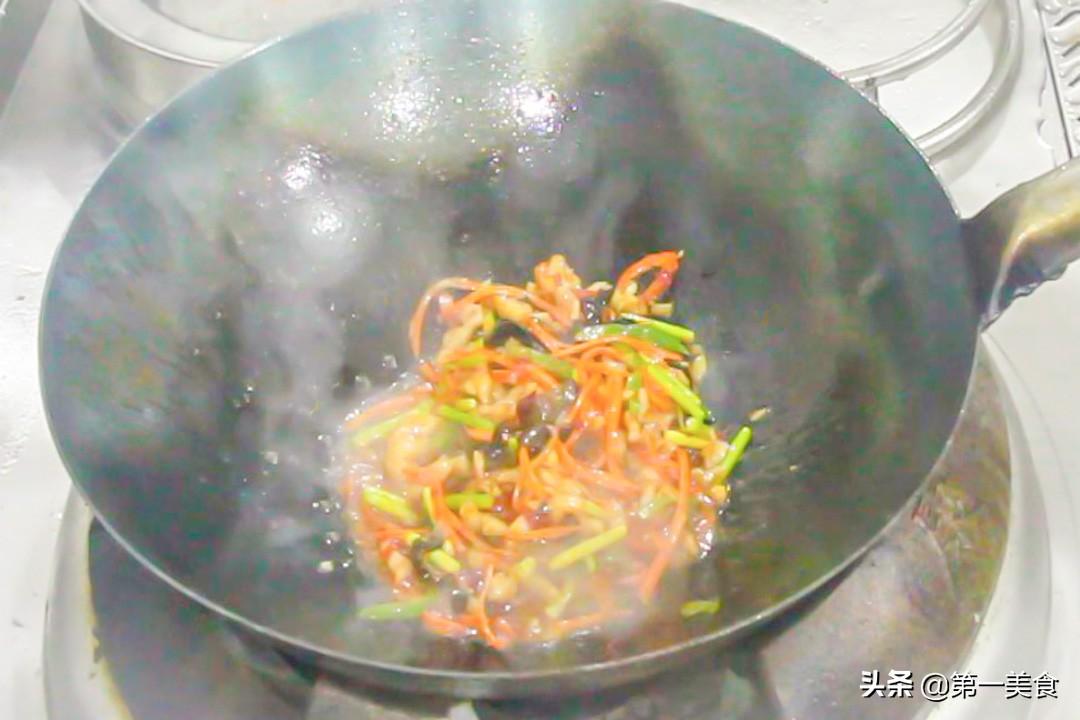 鱼香肉丝怎么做好吃又简单（鱼香肉丝的家常做法调汁）-6