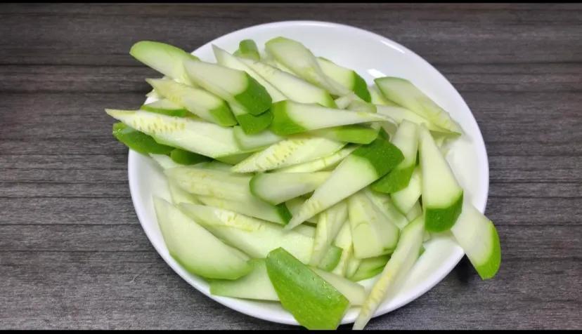 瓜片炒鸡蛋怎么做好吃_西葫芦炒鸡蛋的家常做法-12