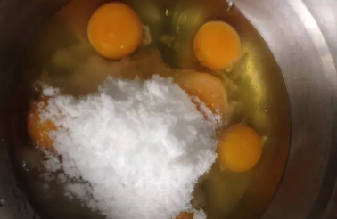 微波炉蒸鸡蛋糕需要几分钟能熟（微波炉做鸡蛋糕怎么做）-2