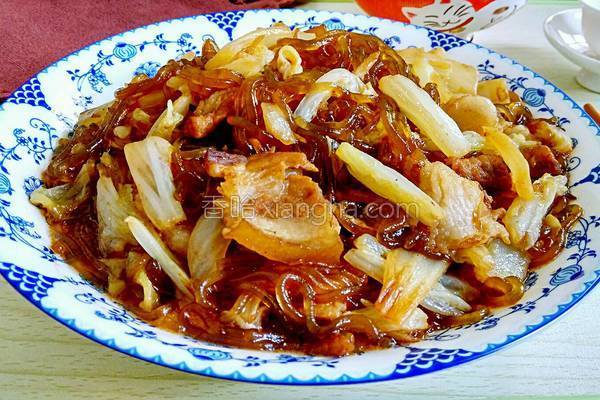 白菜猪肉炖粉条的家常做法 东北猪肉炖粉条白菜怎么做？-1