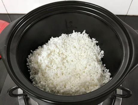 煲仔饭怎么做才能不糊底，做煲仔饭怎么才能不糊锅？-4