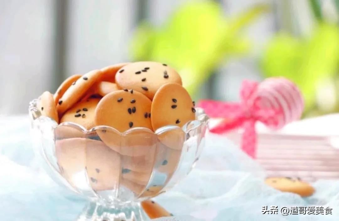 蛋黄小饼干的制作方法 自制鸡蛋小饼干-10
