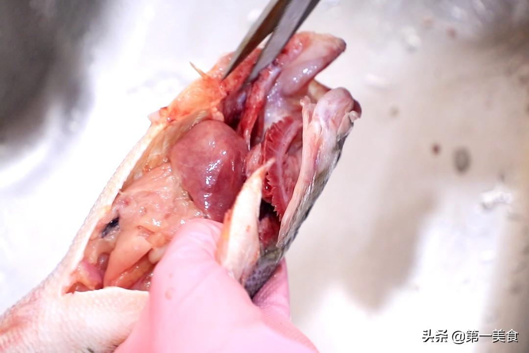 清蒸鱼的做法家常做法 清蒸鱼要先放盐腌制一下吗？-3