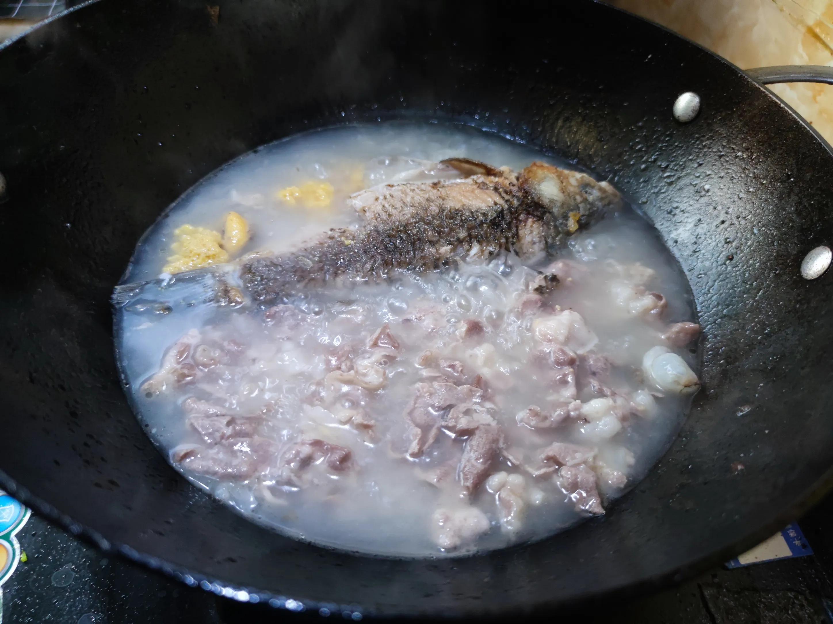 什么鱼比较适合做鱼汤 鱼汤加什么食材最好吃？-1