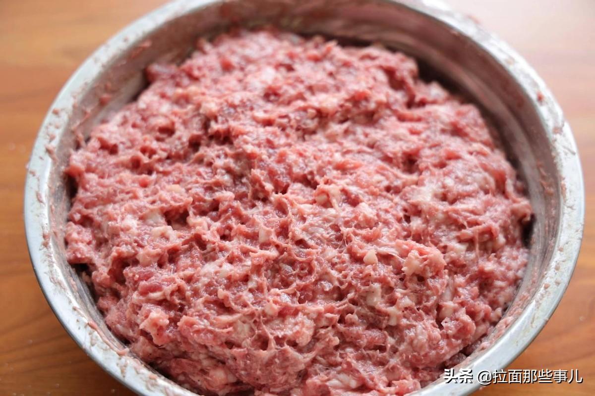 做肉丸子的配方和做法（弄肉丸子馅都放什么料）-8