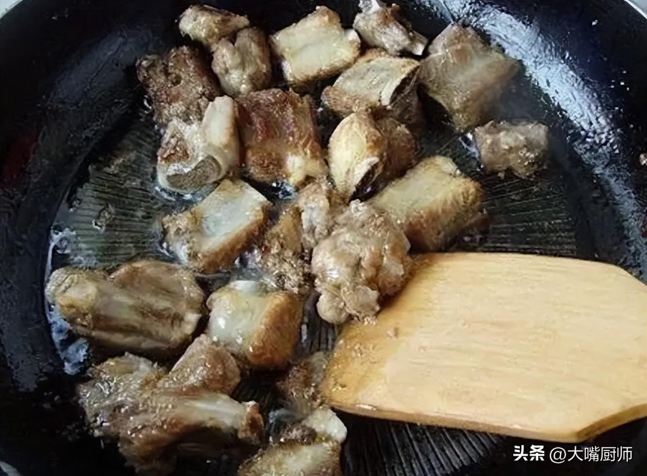 莲藕排骨汤怎么做莲藕不发黑（炖莲藕排骨汤的做法）-5