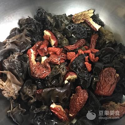 美白养颜汤的做法大全（黑木耳能美容养颜吗）-4