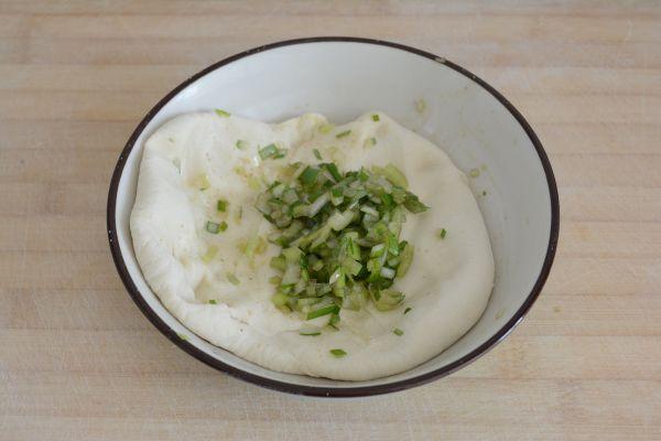 葱油饼怎么做又酥又软_商业葱油饼正宗做法-8