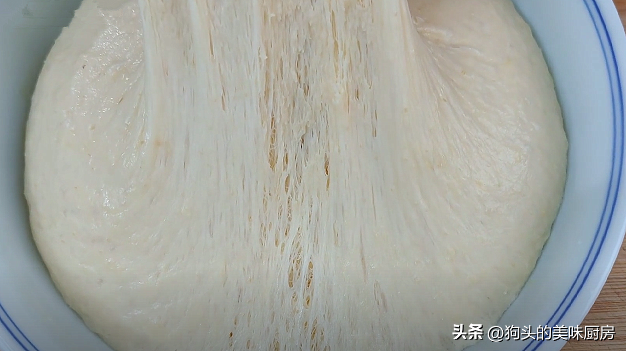 家庭做小油条简单方法教程_做小油条简单方法-8