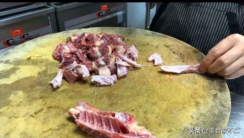 酱萝卜老鸭汤做法 酸萝卜老鸭汤忌放什么？-2