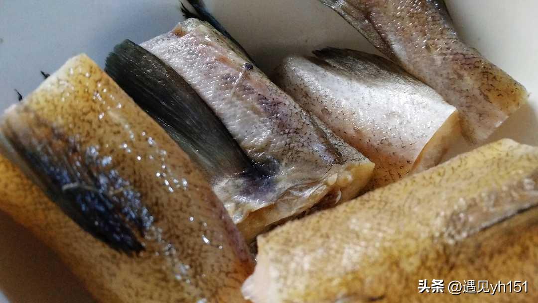 鳕鱼的做法简单又好吃（鳕鱼和什么搭配最好）-2