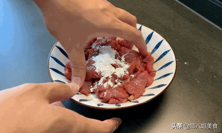 炒牛肉片怎么炒好吃又嫩 里脊牛肉炒芹菜做法-4