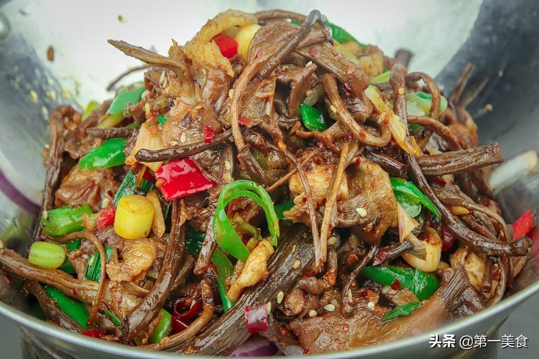 干锅茶树菇的家常吃法（饭店干锅茶树菇的做法）-1