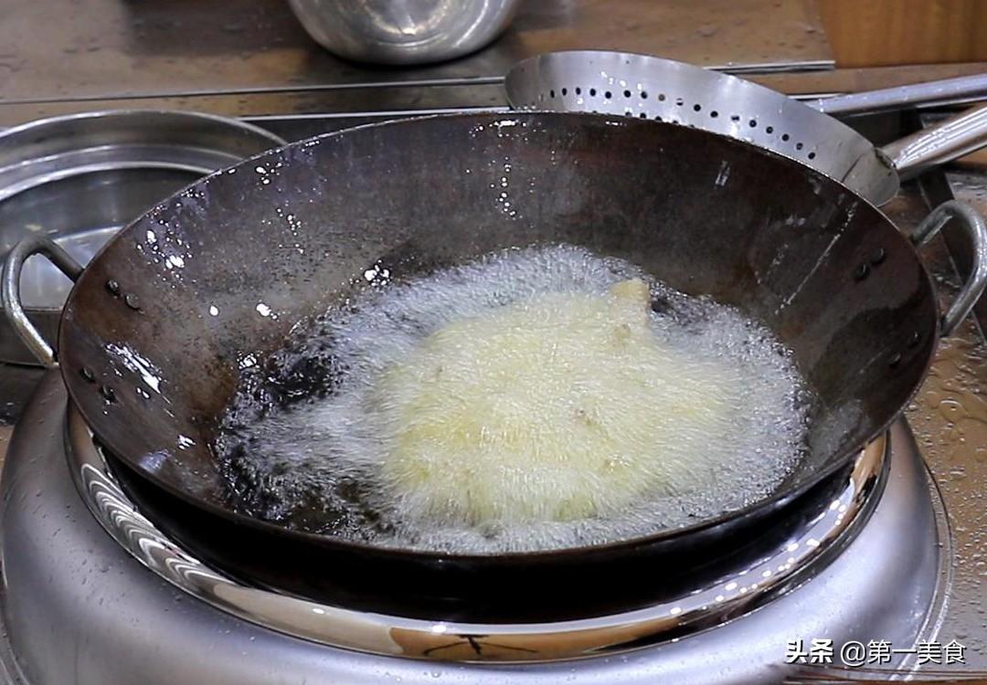 红烧鸡爪怎么弄才好吃又简单（红烧鸡爪的制作方法和配料）-5