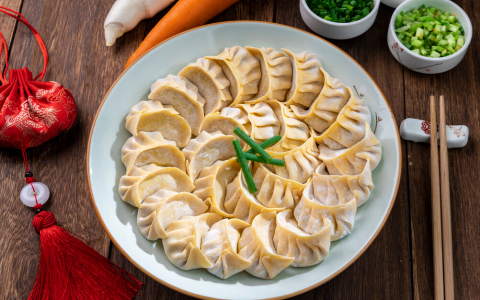 牛肉水饺子馅怎么调（牛肉配啥菜包饺子最好）