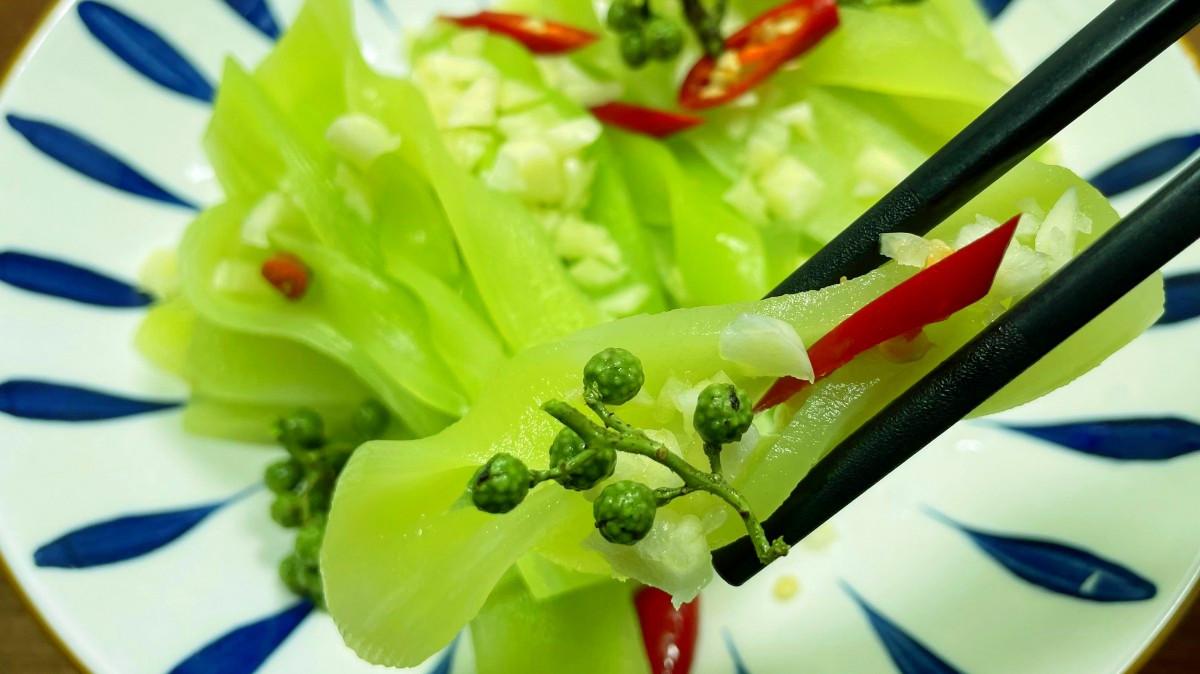 凉拌莴笋的家常做法（饭店凉拌莴笋的做法）-6