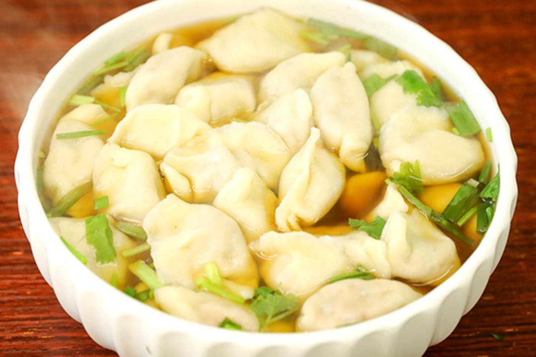 香菇鸡蛋饺子馅的做法（调饺子馅怎么调好吃又嫩）-14