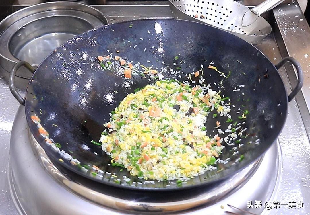 怎么做蛋炒饭简单又好吃_蛋炒饭如何炒好-15
