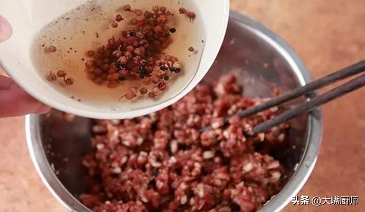 丸子馅的做法和配料大全 肉馅怎么调比较好吃？-6