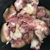 猪蹄炖花生怎么做好吃又简单（花生焖猪脚的做法）-2