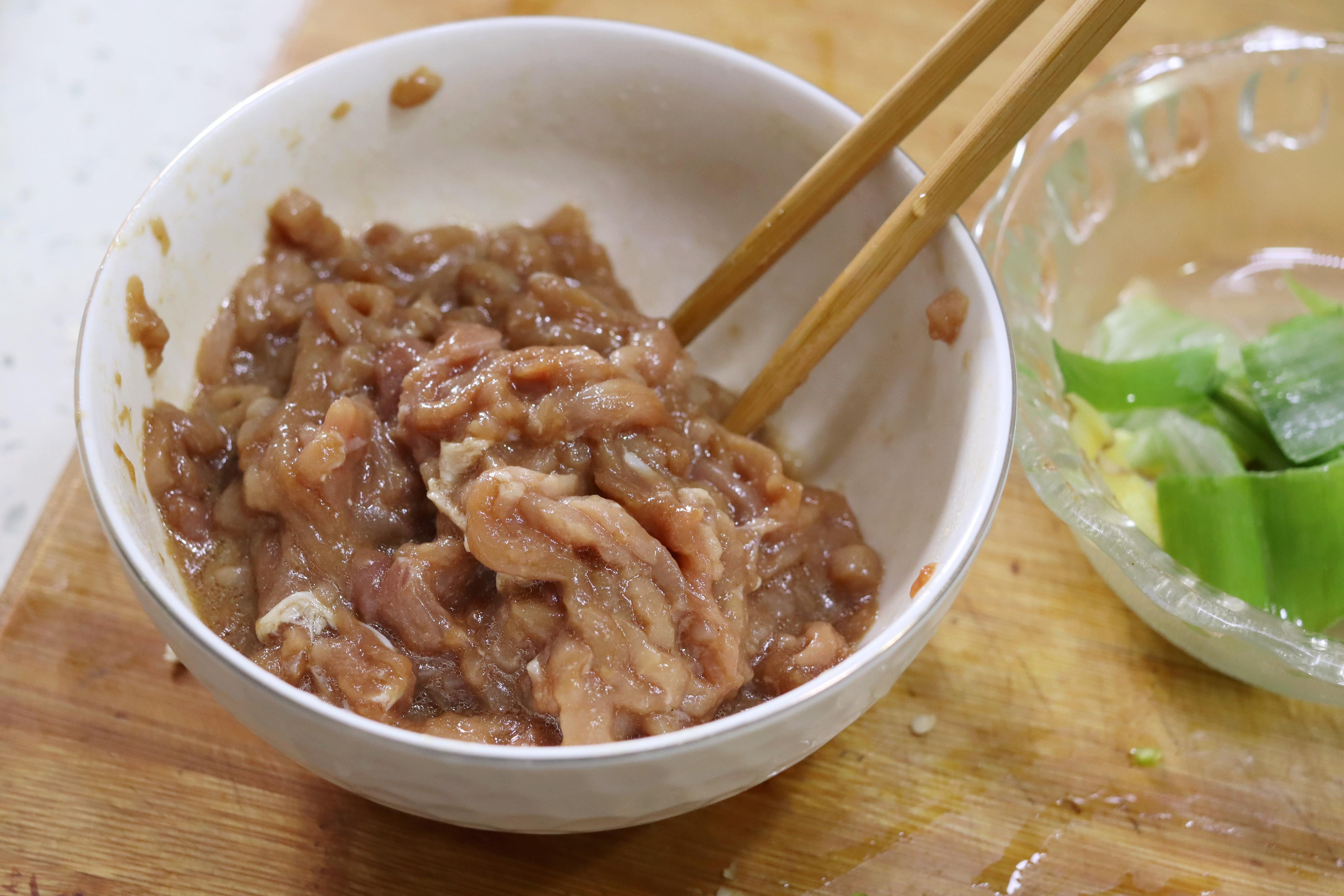 怎么炒青椒肉丝，青椒肉丝炒什么好吃？-5