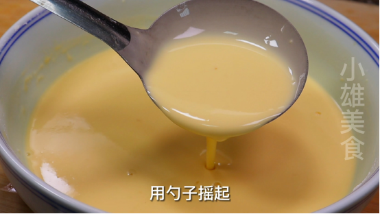 鸡蛋饼制作方法家常简单（鸡蛋饼面糊怎么调）-5