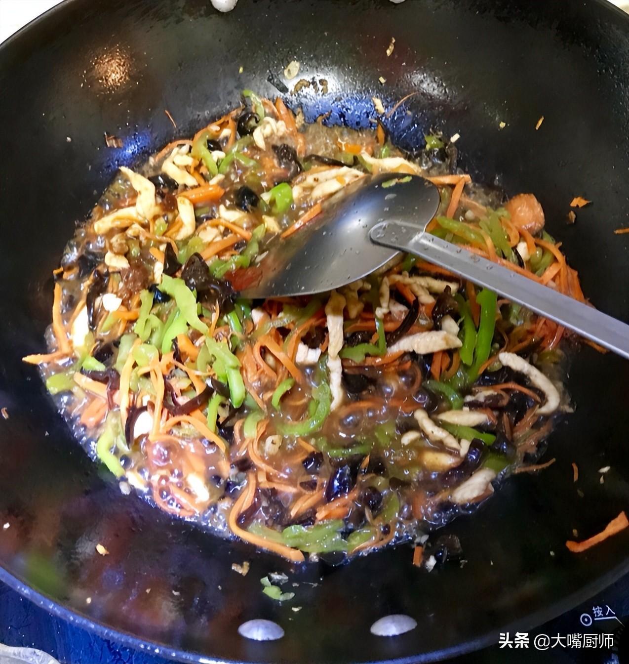 鱼香肉丝的简单做法大全（怎样做鱼香肉丝好吃）-7