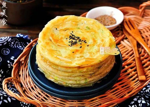 千层饼怎样做又酥又软_千层葱花油酥饼的做法-2