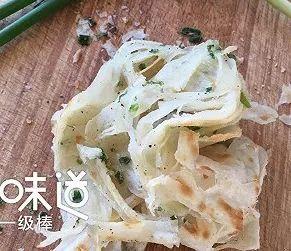 千层饼怎样做又酥又软_千层葱花油酥饼的做法-14