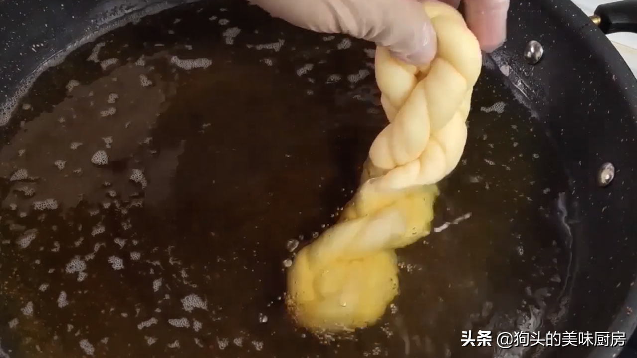 怎样炸麻花又软又蓬松（麻花凉了不硬的秘密）-16