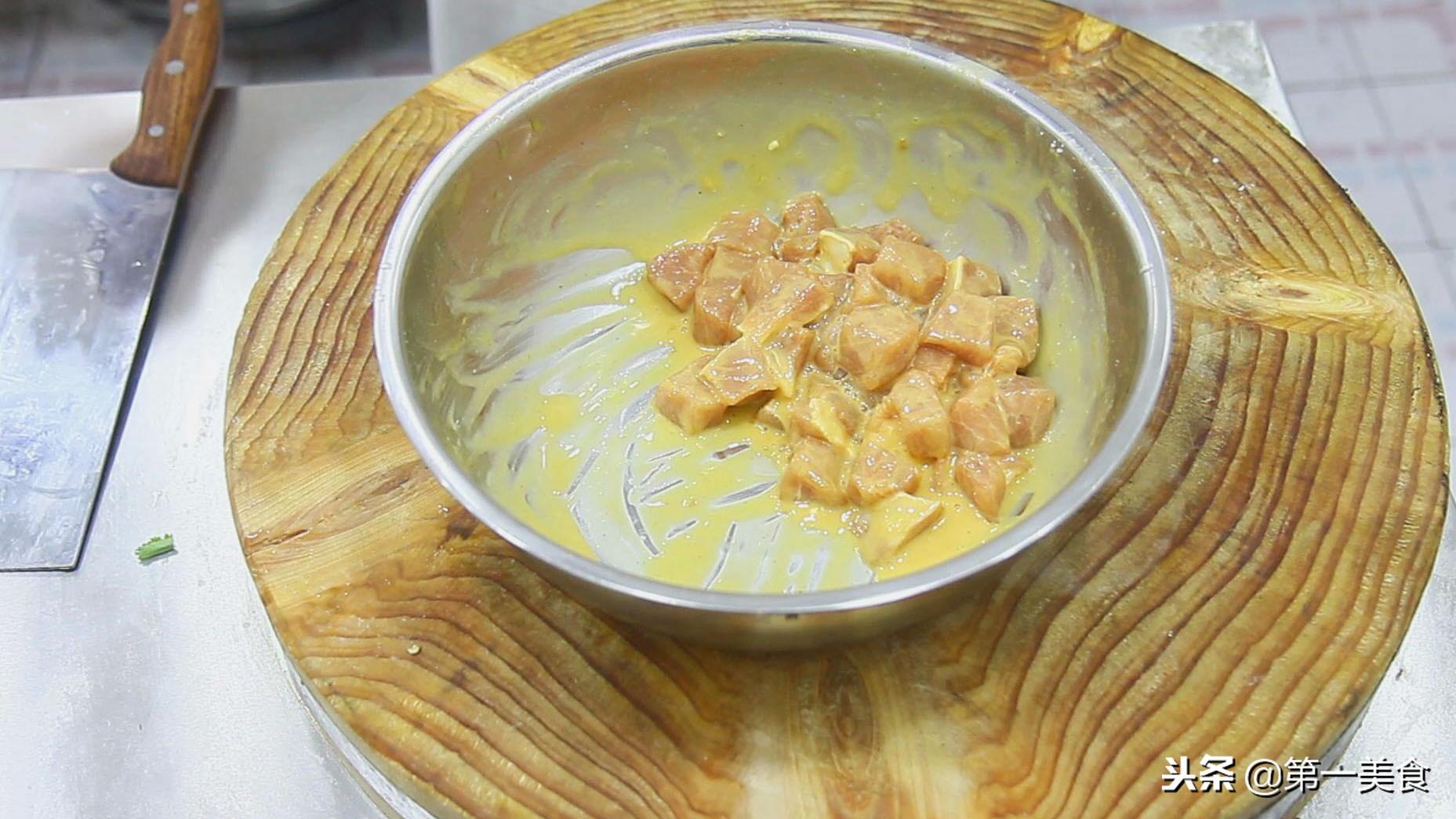菠萝咕咾肉家常的做法（菠萝咕噜肉怎样做）-3