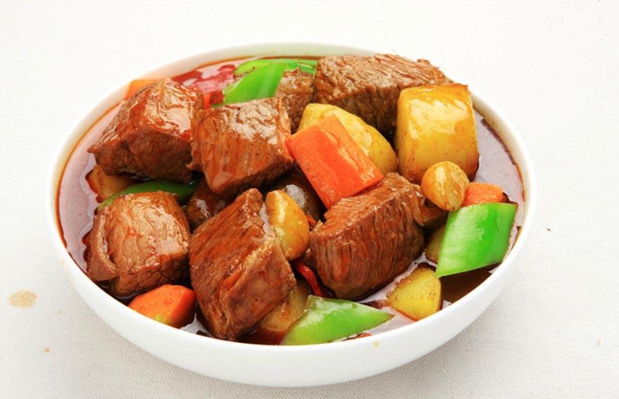 红烧牛肉炖土豆怎么做（牛肉排骨怎样做好吃又嫩）-2