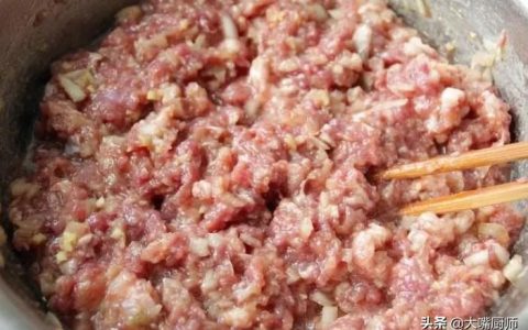 丸子馅的做法和配料大全 肉馅怎么调比较好吃？
