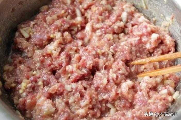 丸子馅的做法和配料大全 肉馅怎么调比较好吃？-1