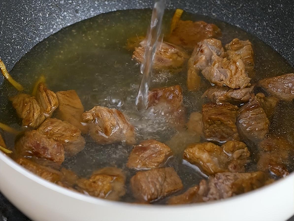 萝卜炖牛肉怎么做好吃又烂（萝卜炖牛肉炖多久）-4