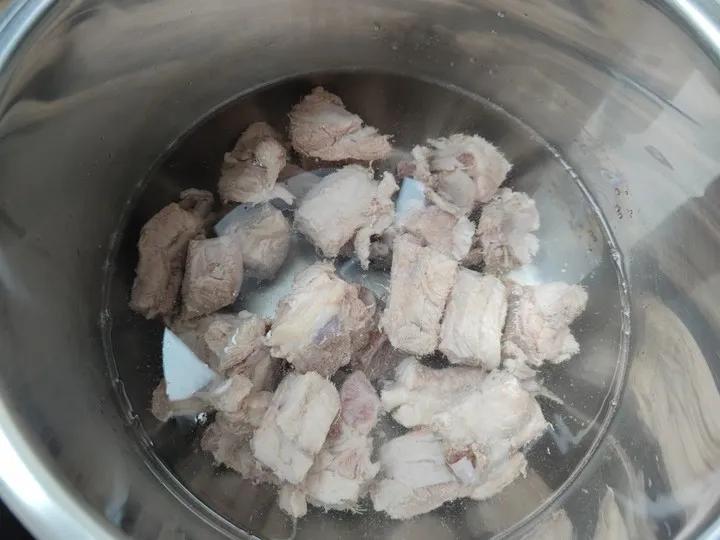 清炖排骨汤怎么炖好喝又营养（清炖排骨怎么做最好吃）-3