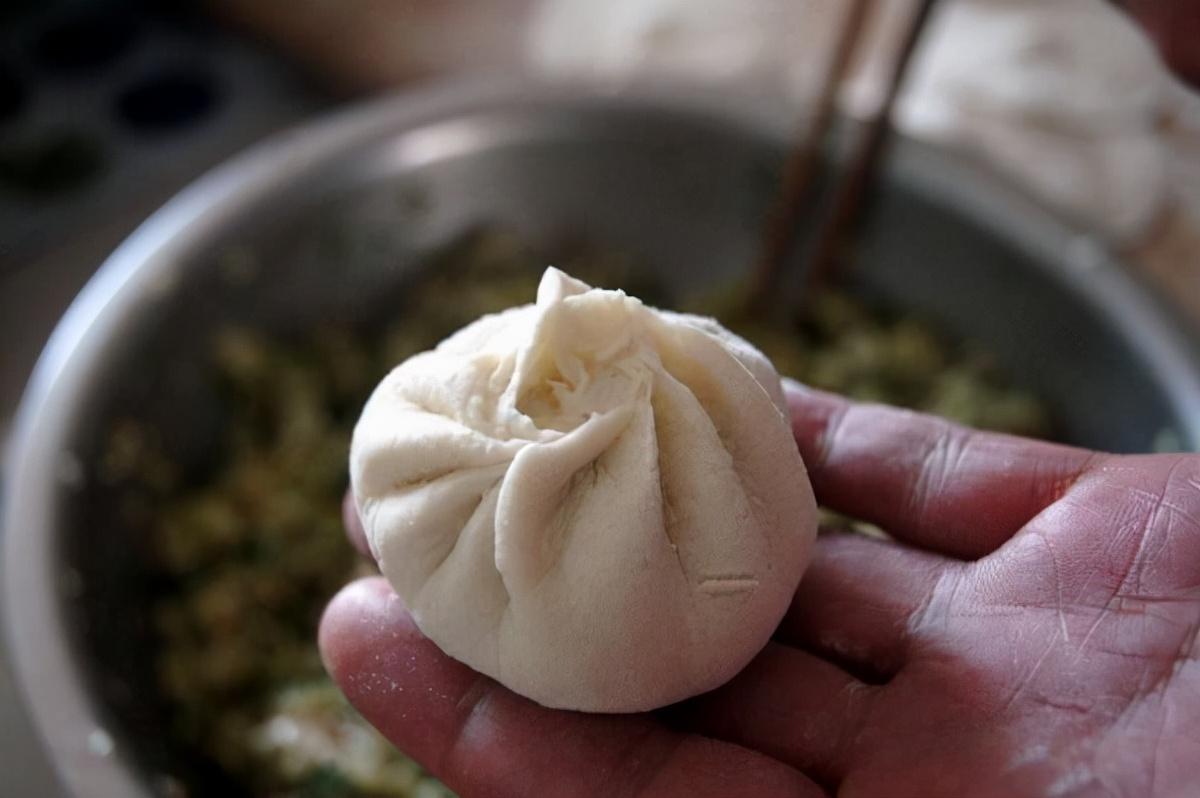 白菜鲜肉包子馅的做法（如何调白菜肉馅包子）-10
