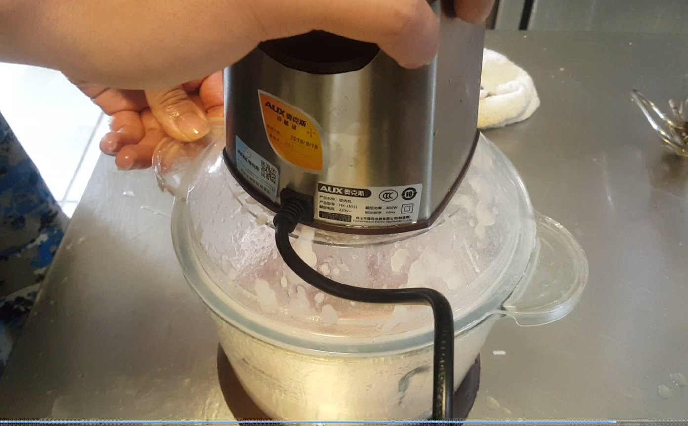 鱼丸的制作方法和配方_一斤鱼肉放多少淀粉做鱼丸-5