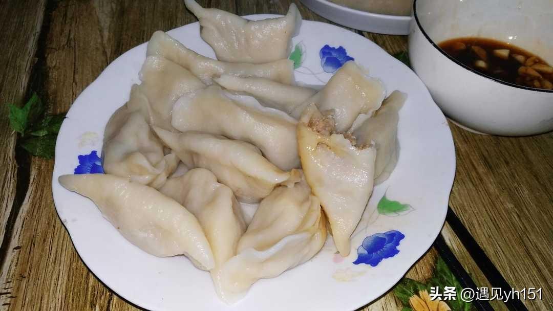 白菜和肉做饺子馅怎么做（猪肉白菜馅如何调最香）-6