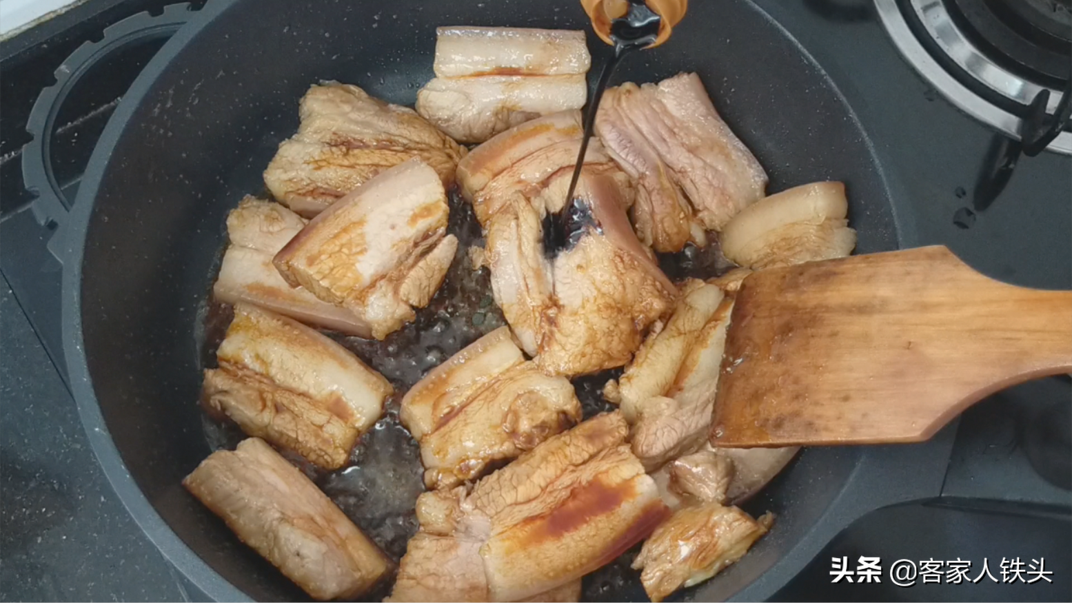 红焖肉的家常做法 炖红焖肉里面放什么菜好吃？-6
