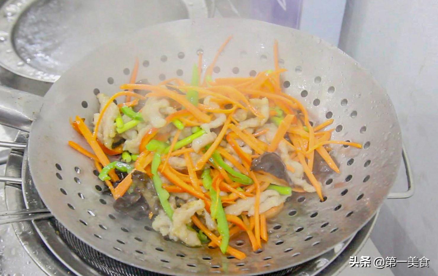 鱼香肉丝怎么做好吃又简单（鱼香肉丝的家常做法调汁）-5