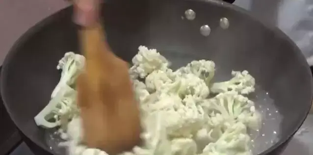 怎样做花菜好吃又简单（花菜怎么做最好吃）-3
