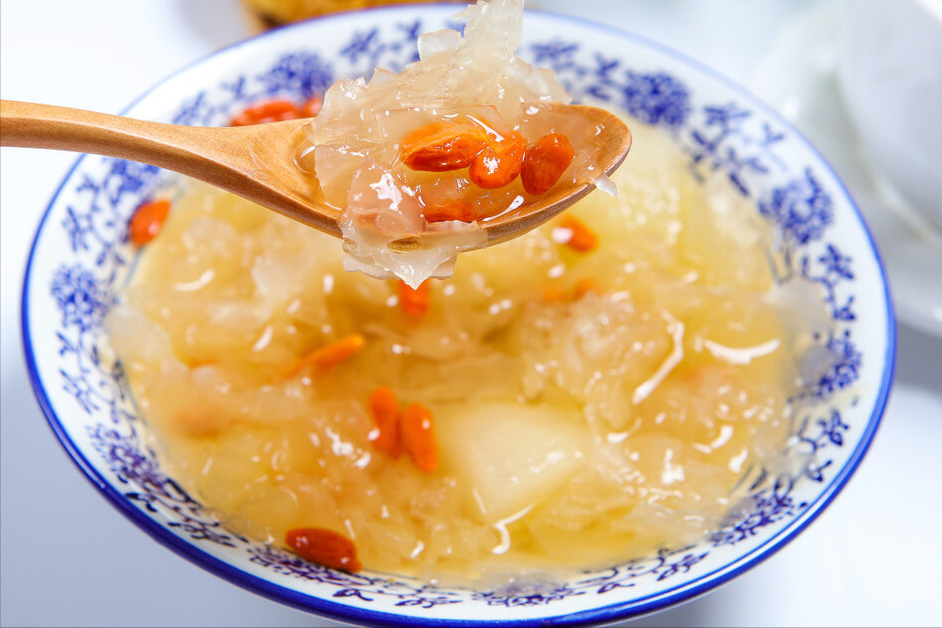 白木耳怎么煮才能软烂粘稠（白木耳的正确煮法）-7