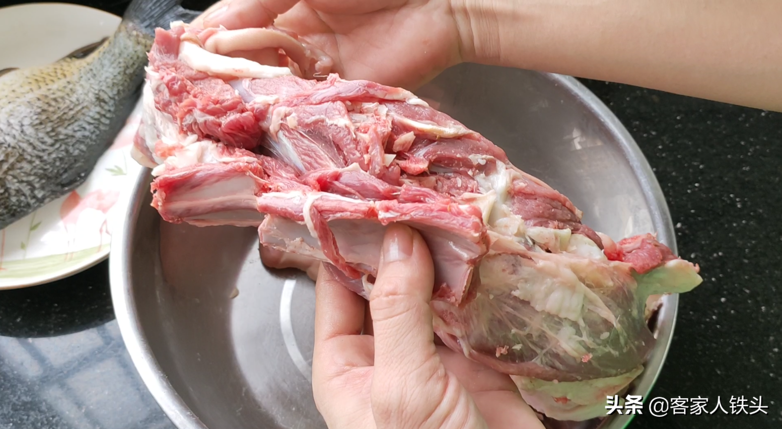 羊肉汤锅的做法及配料（羊肉怎么煲汤有营养）-1