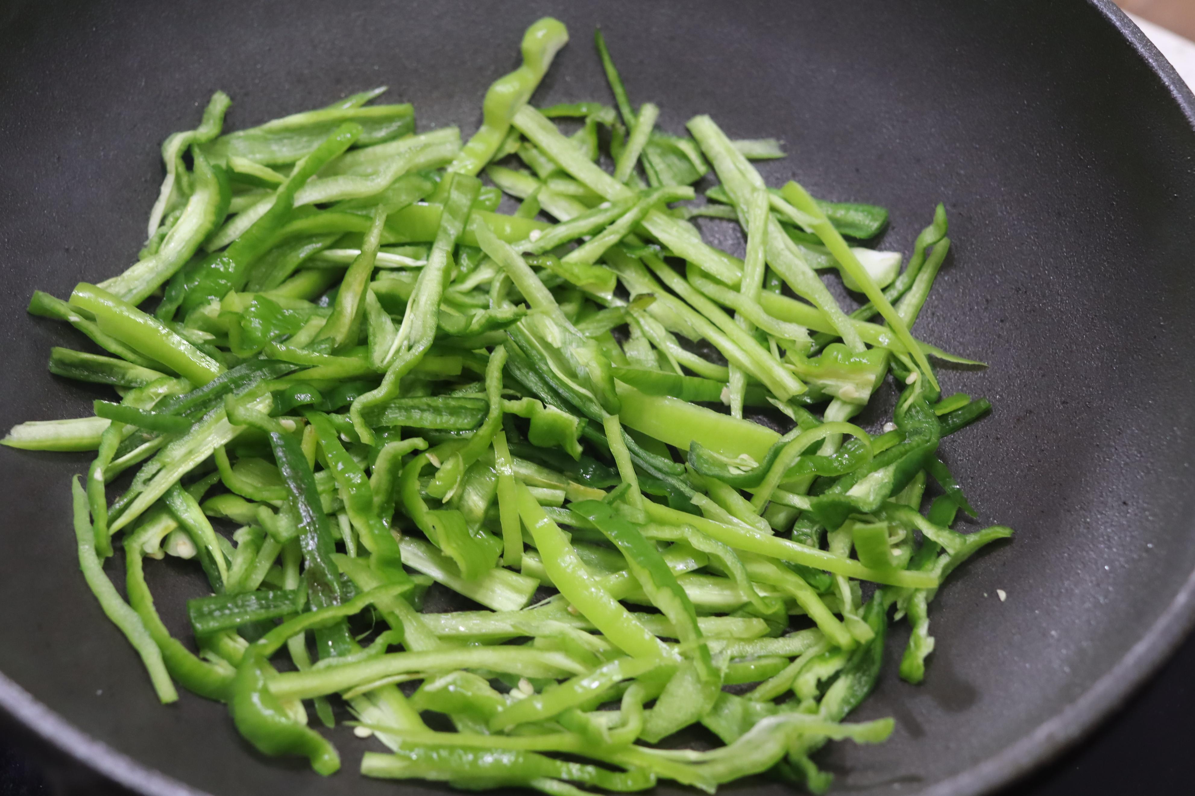 怎么炒青椒肉丝，青椒肉丝炒什么好吃？-6
