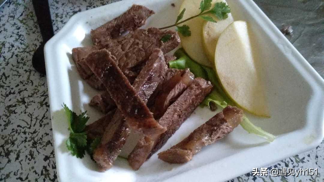 饼铛煎牛排的家常做法（在家里怎么做煎牛排）-4