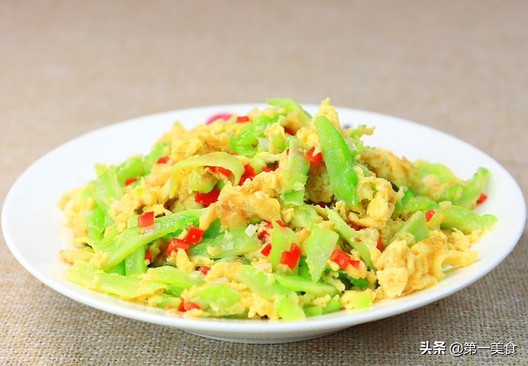 苦瓜炒鸡蛋怎么炒好吃（炒苦瓜不苦的小秘诀）-1