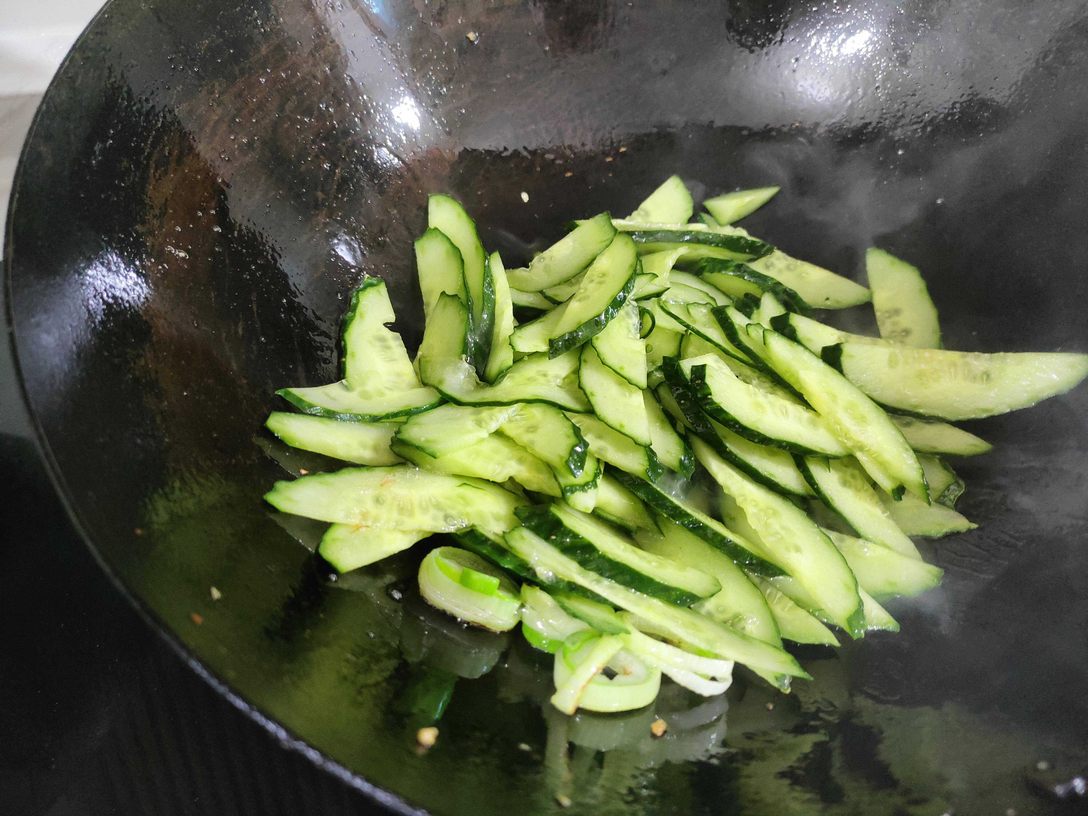 黄瓜炒鸡蛋怎么炒好吃，鸡蛋和黄瓜怎么炒？-9