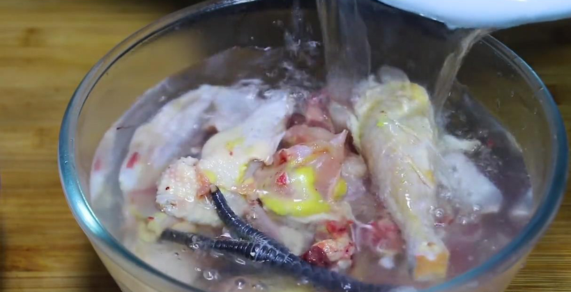 清炖鸡汤怎么做味最鲜（鸡汤怎样烧才能为清汤）-2