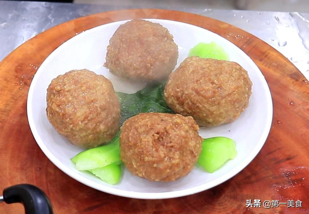 家常红烧狮子头的做法_红烧狮子头不油炸做法-11
